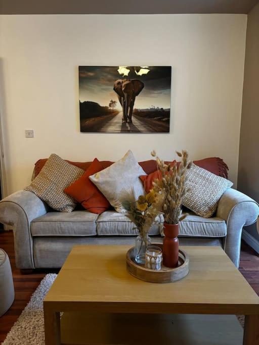 Huge 8 Bedroom Contractor House, Birmingham, Links To M5, M6 & A38 Apartment *