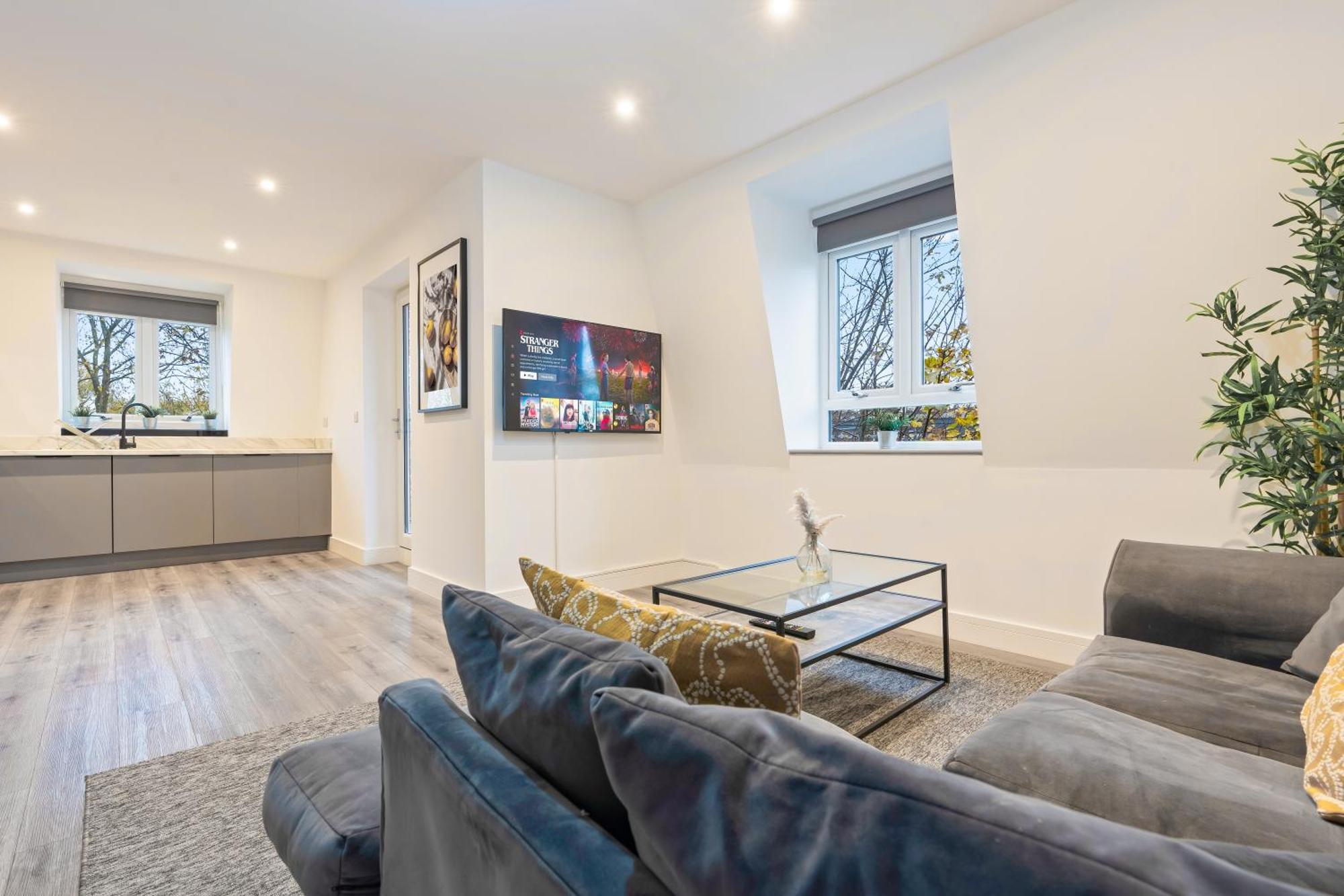 Smethwick Deluxe 2 Bedroom Aparetment - Secure Parking - Balcony - Rated Exceptional - 9mc Apartment