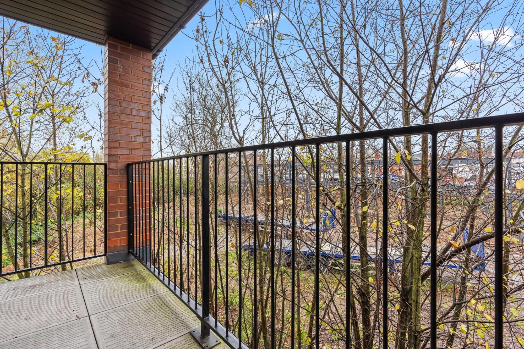 Apartment Smethwick Deluxe 2 Bedroom Aparetment - Secure Parking - Balcony - Rated Exceptional - 9mc *