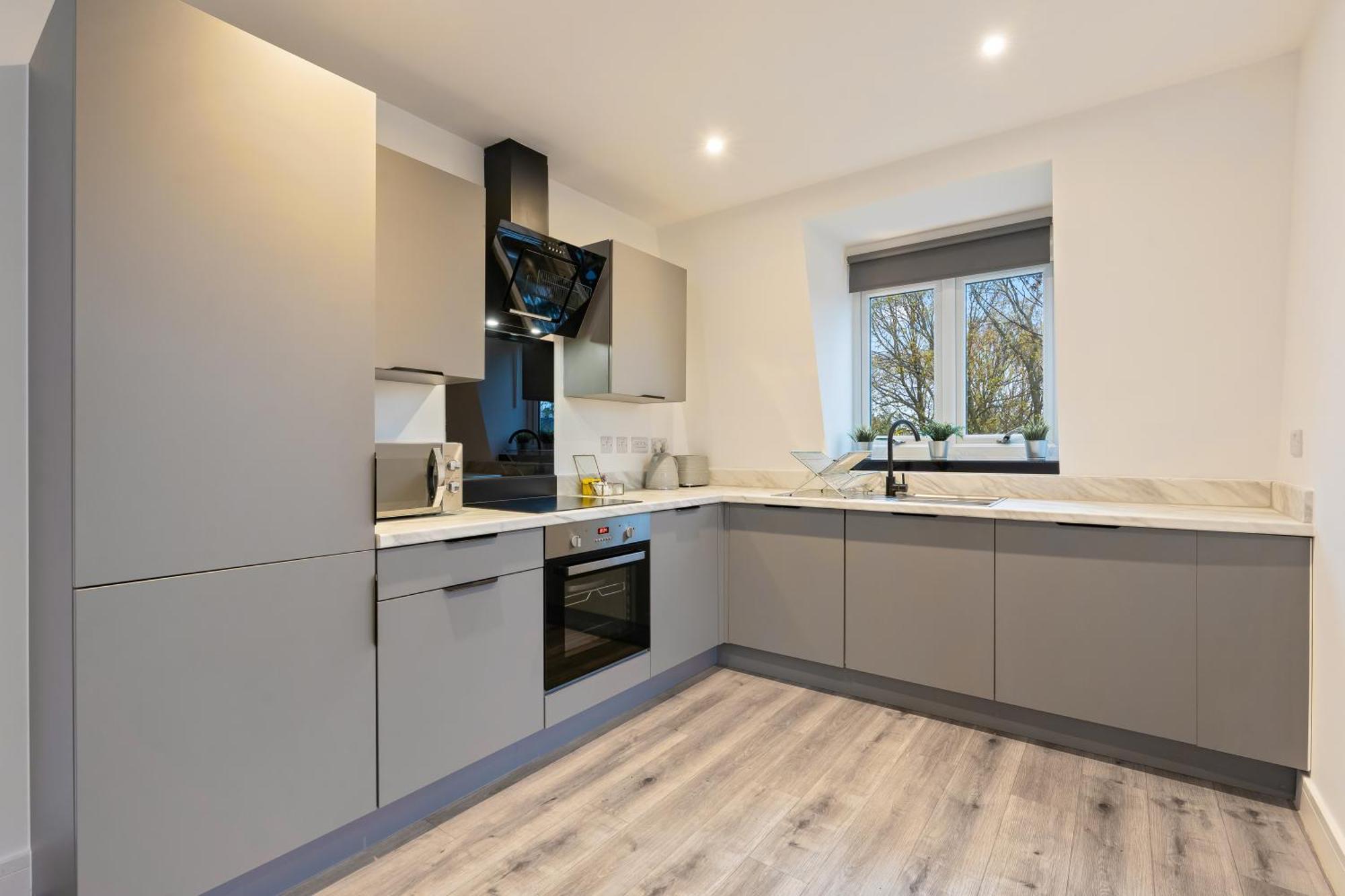 Smethwick Deluxe 2 Bedroom Aparetment - Secure Parking - Balcony - Rated Exceptional - 9mc Birmingham
