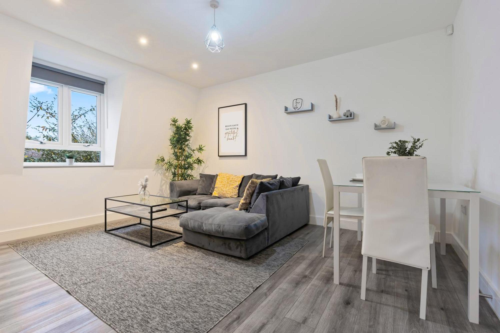 Smethwick Deluxe 2 Bedroom Aparetment - Secure Parking - Balcony - Rated Exceptional - 9mc Apartment