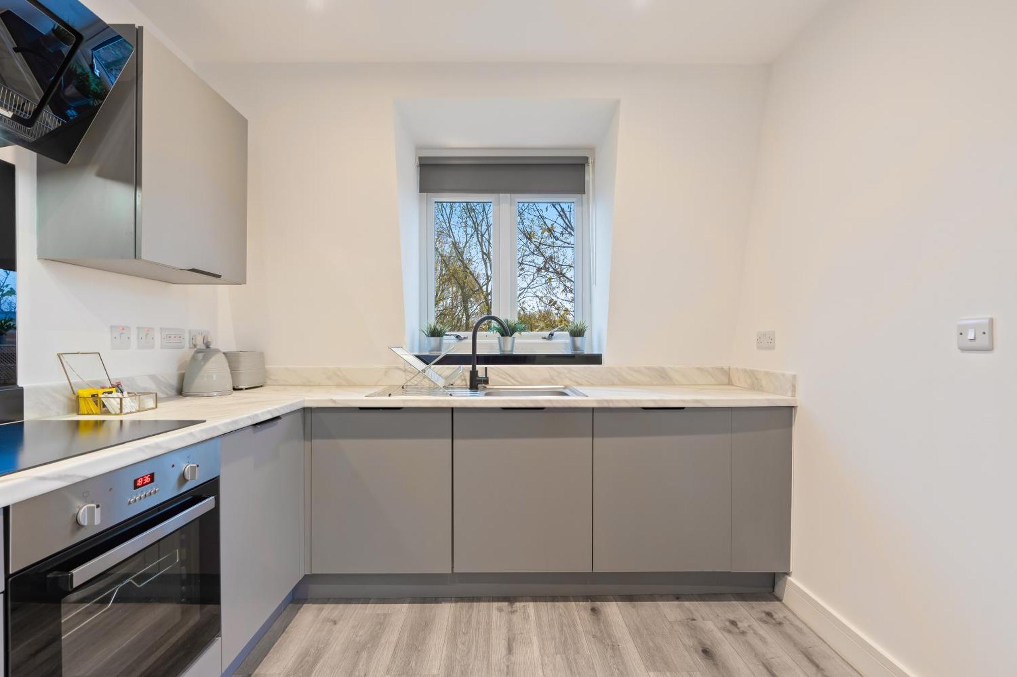 Smethwick Deluxe 2 Bedroom Aparetment - Secure Parking - Balcony - Rated Exceptional - 9mc Apartment Birmingham