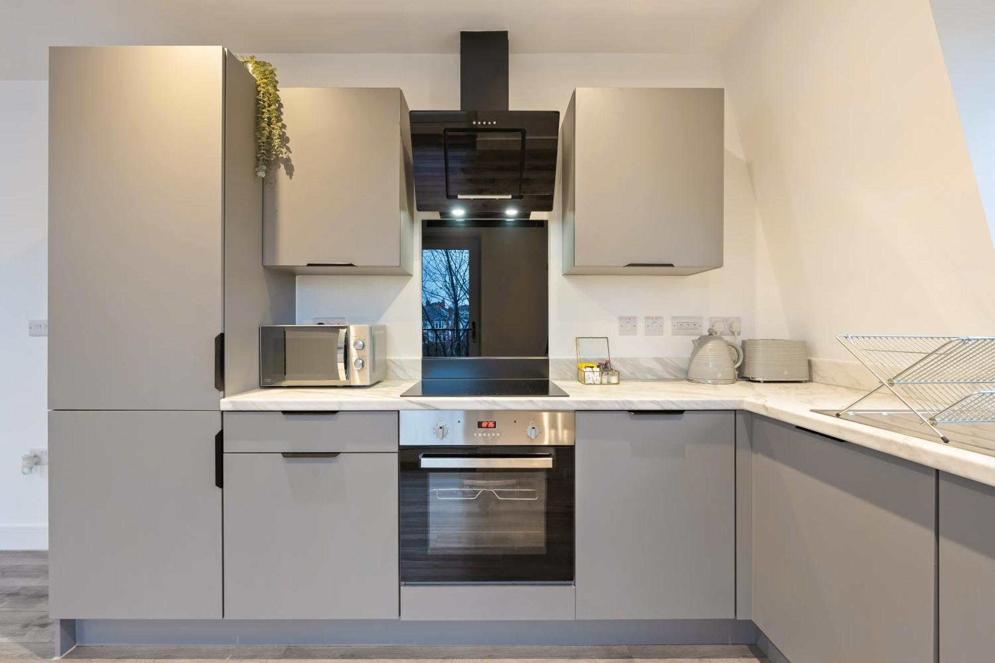 Smethwick Deluxe 2 Bedroom Aparetment - Secure Parking - Balcony - Rated Exceptional - 9mc Birmingham