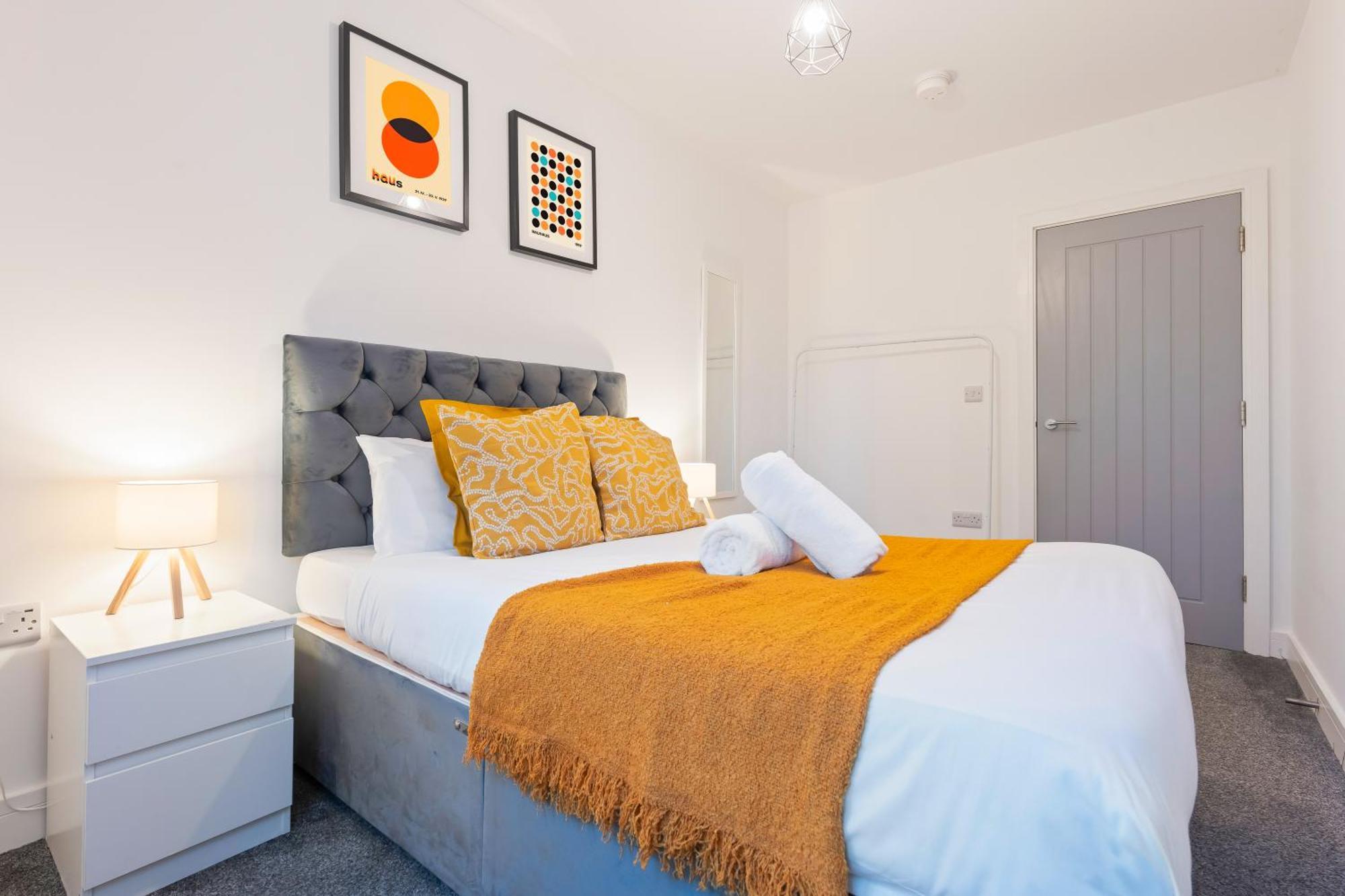 Smethwick Deluxe 2 Bedroom Aparetment - Secure Parking - Balcony - Rated Exceptional - 9mc