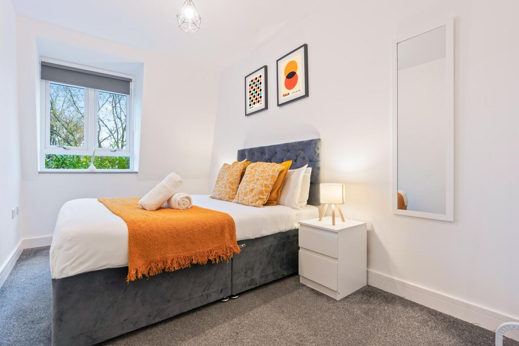 Smethwick Deluxe 2 Bedroom Aparetment - Secure Parking - Balcony - Rated Exceptional - 9mc Apartment Birmingham