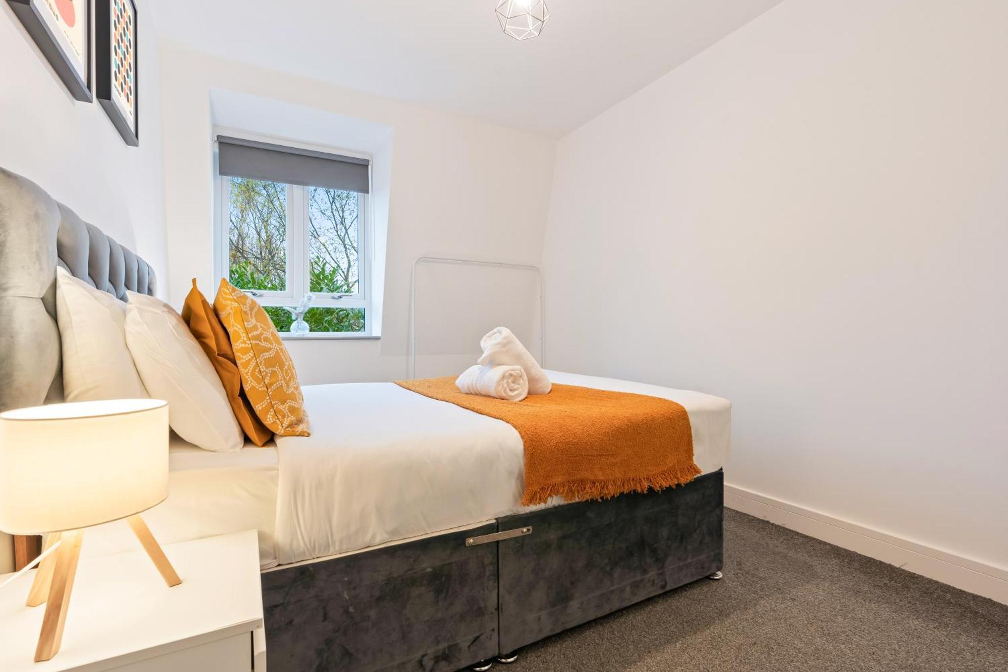 Smethwick Deluxe 2 Bedroom Aparetment - Secure Parking - Balcony - Rated Exceptional - 9mc Birmingham