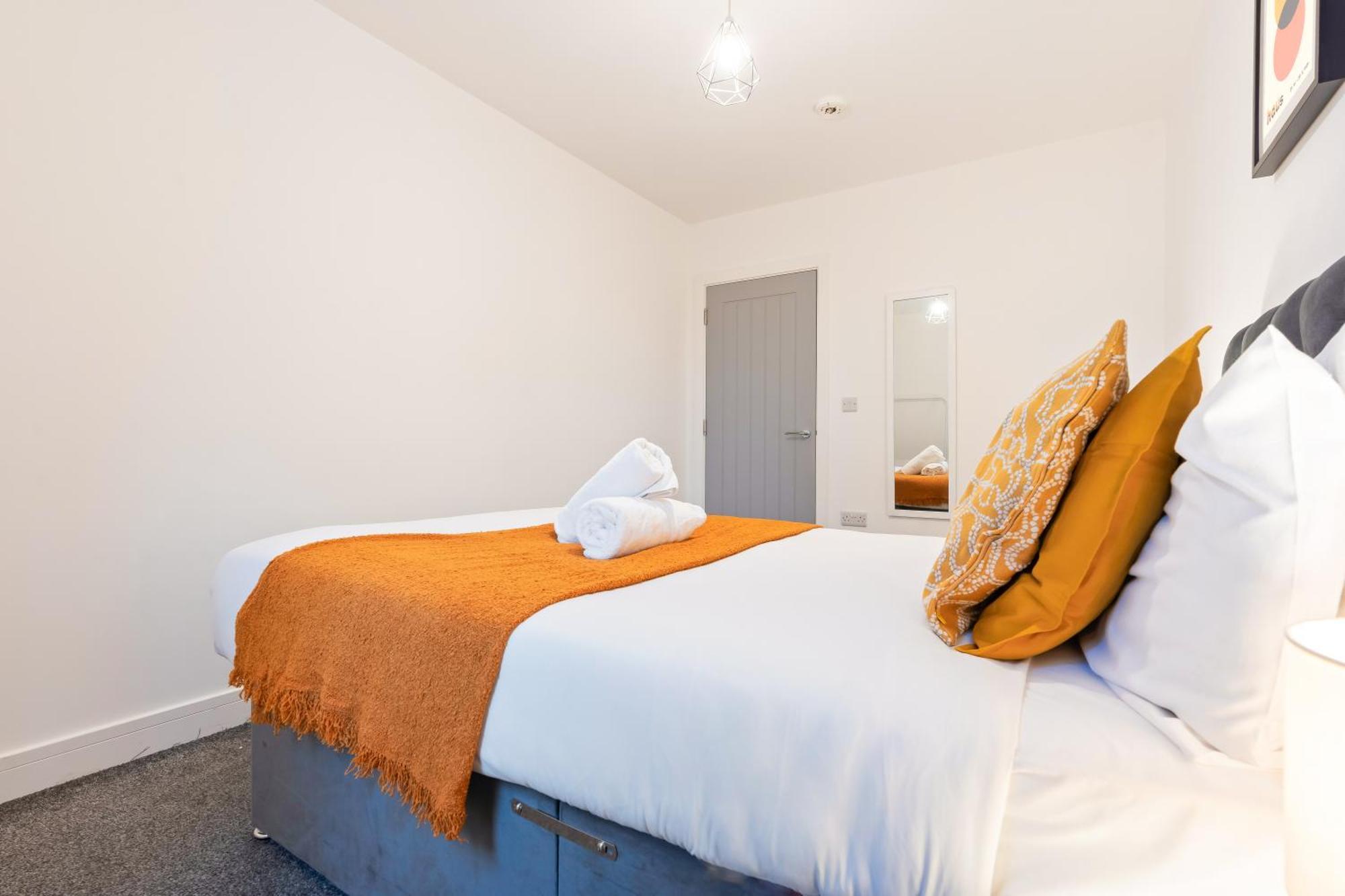 Smethwick Deluxe 2 Bedroom Aparetment - Secure Parking - Balcony - Rated Exceptional - 9mc Apartment *