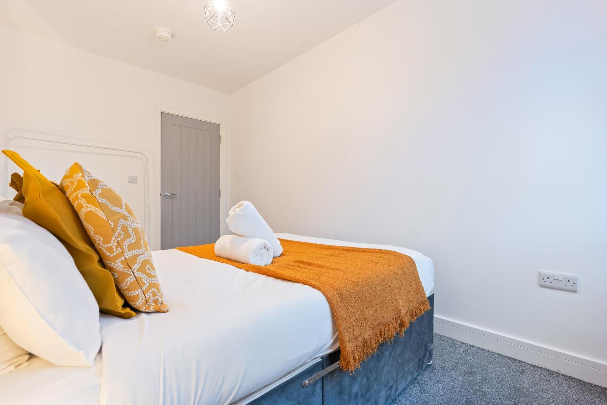 Smethwick Deluxe 2 Bedroom Aparetment - Secure Parking - Balcony - Rated Exceptional - 9mc Apartment Birmingham