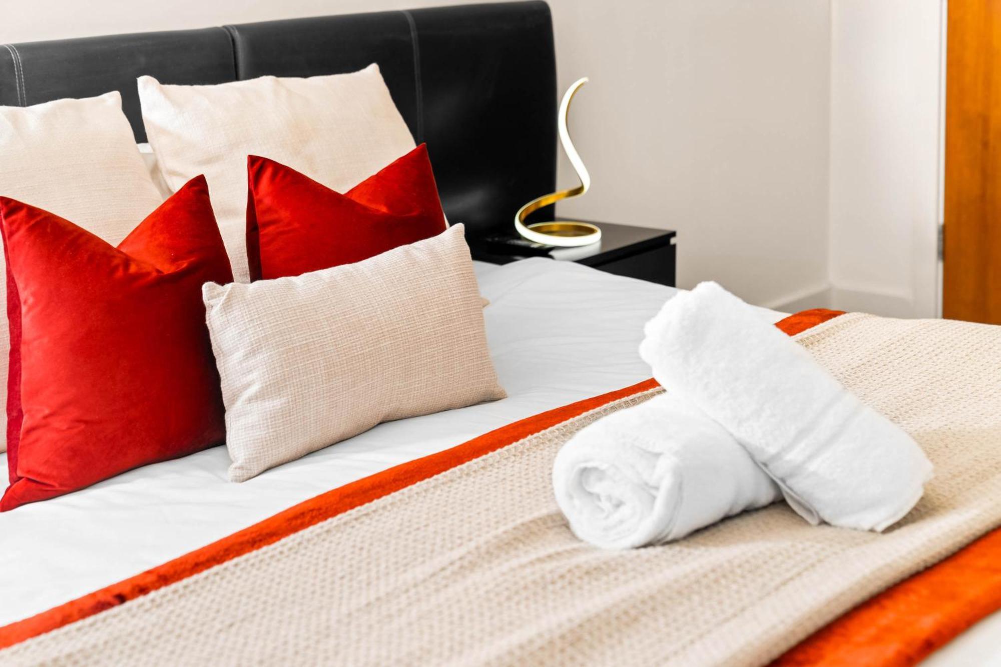 Centre - Balcony - Secure Parking - China Town - Arcadian - 29arc