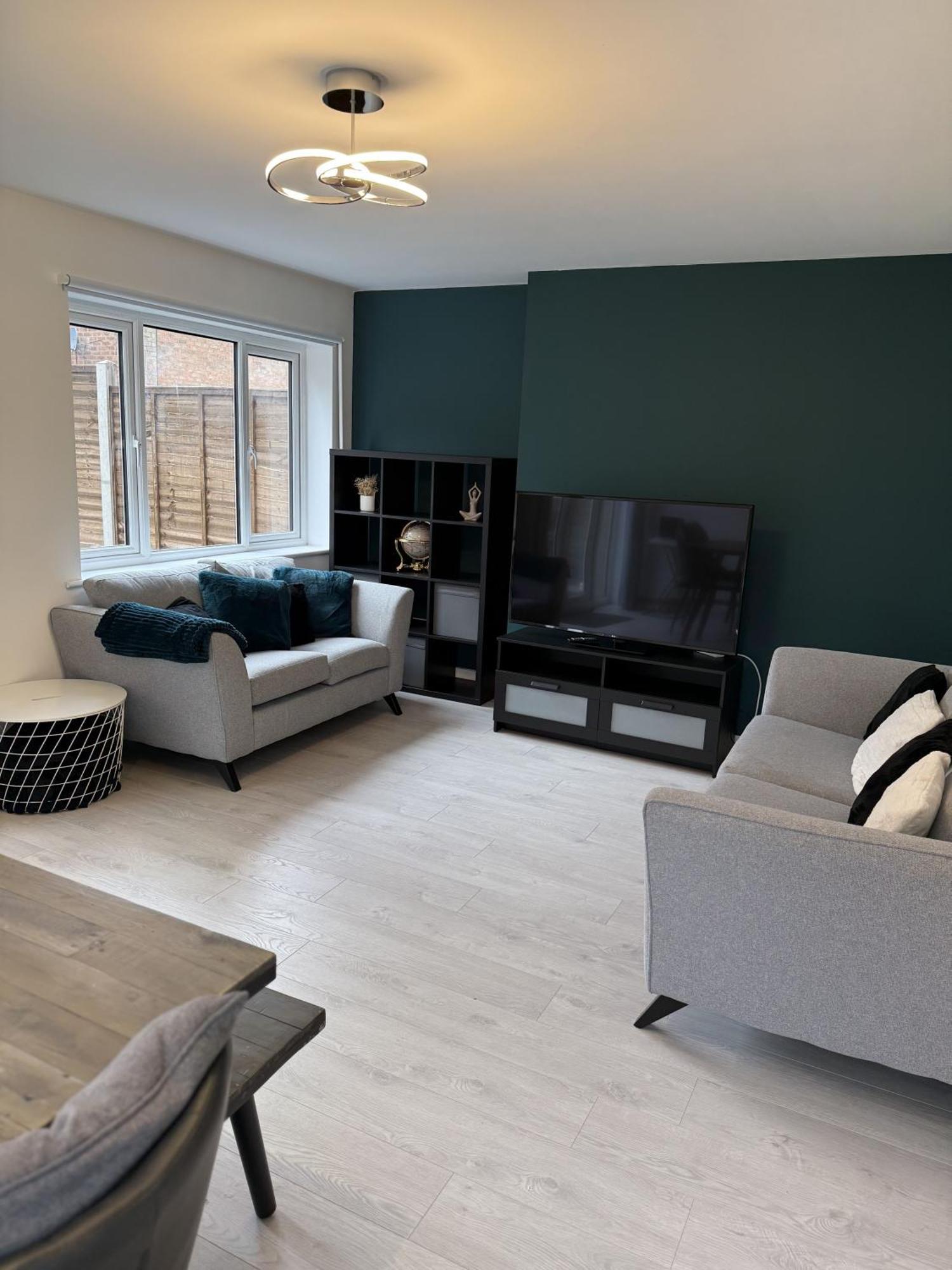 Cosy Away From Midlands - Great Access To Qe Hospital And Of And Newman Uni Holiday home