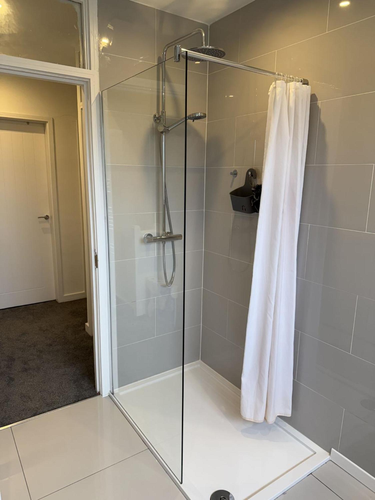 Cosy Away From Midlands - Great Access To Qe Hospital And Of And Newman Uni *
