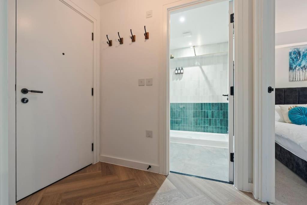 Centre - Sleeps Upto 6 Guests, On Street Car Parking