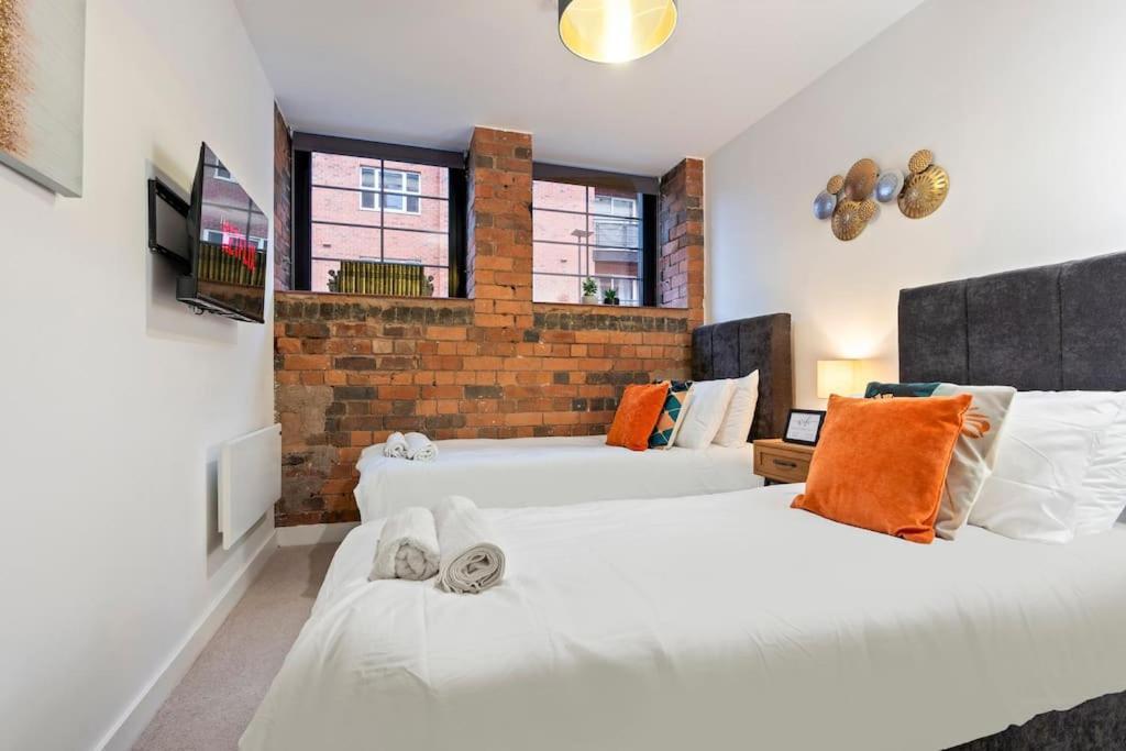 Centre - Sleeps Upto 6 Guests, On Street Car Parking