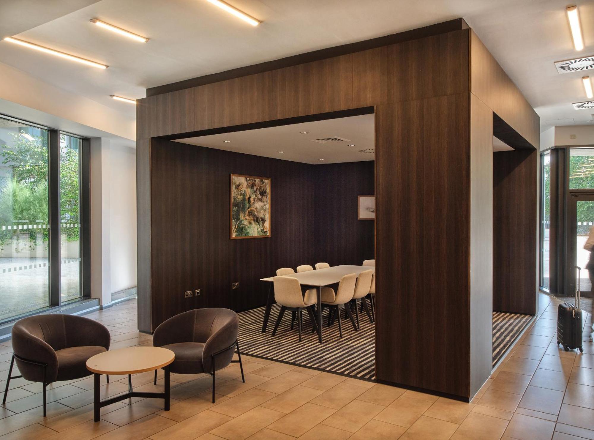 Crowne Plaza By Ihg Hotel