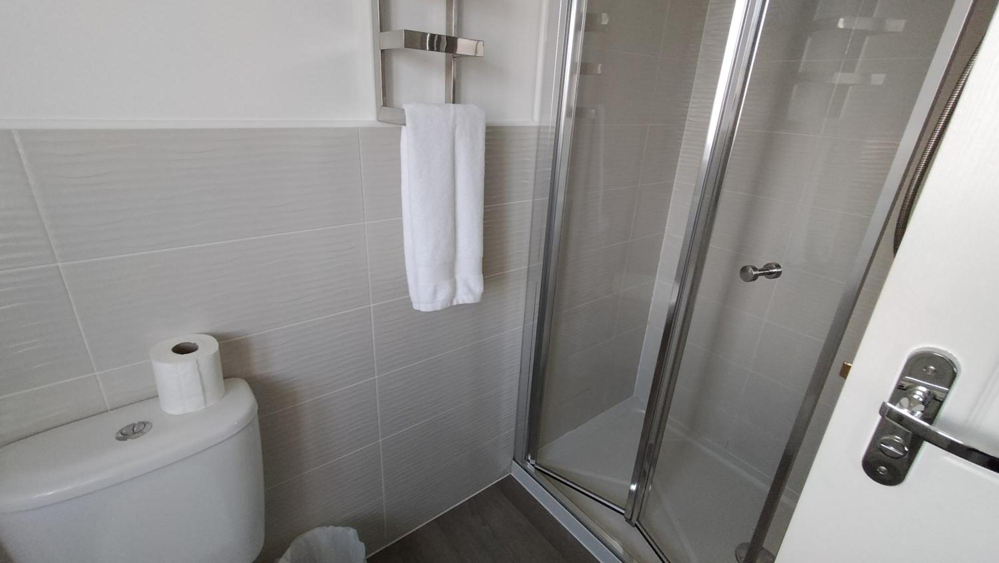 St Martins House: Convenient Near Nec And Airport Apartment