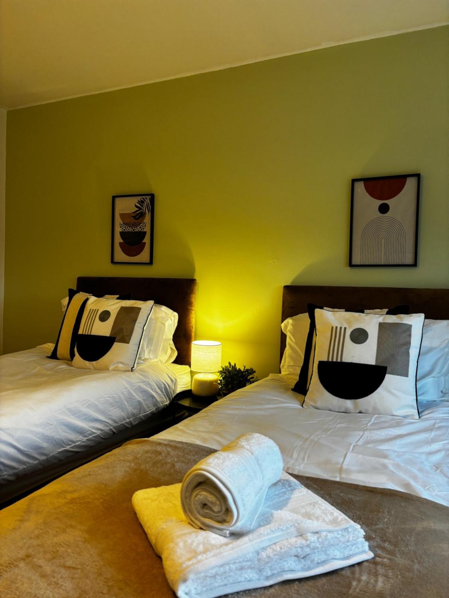 Apartment Huge 8 Bedroom Contractor House, Birmingham, Links To M5, M6 & A38 Birmingham