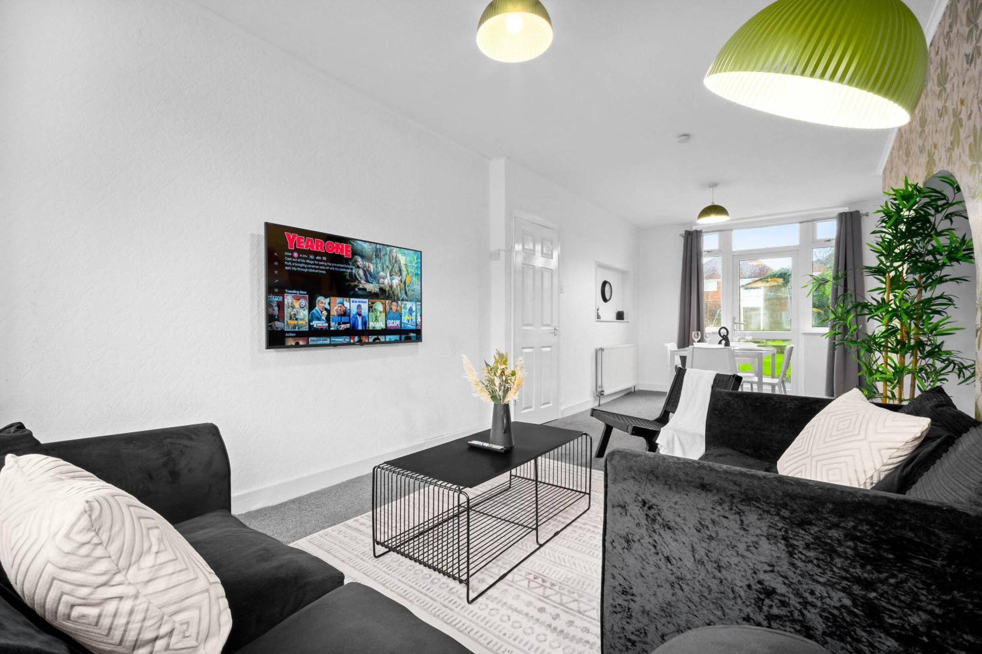 Stylish 3 Bedroom House - Parking - Garden - Great Barr - Netflix - Rated -121j *