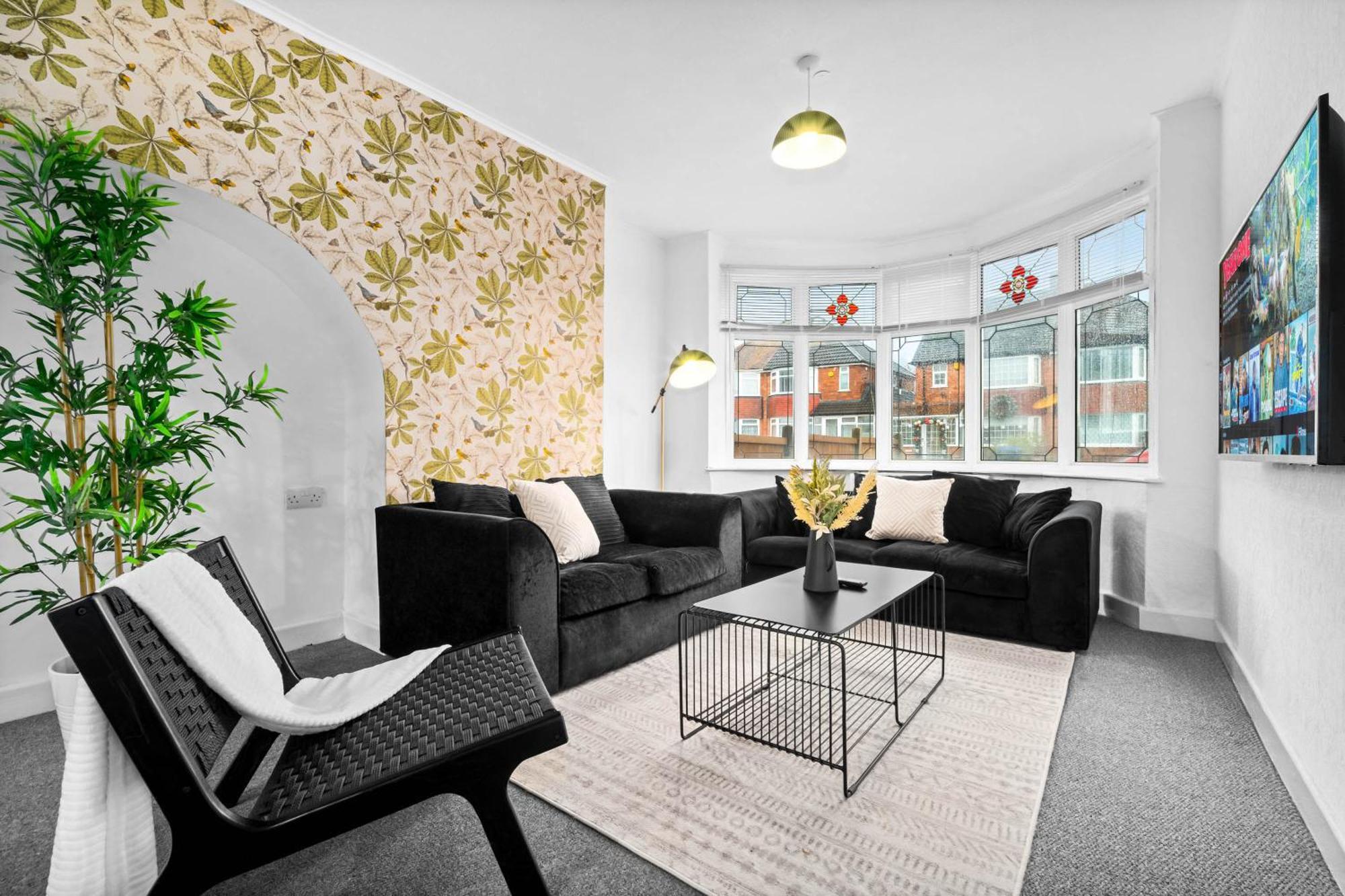 Stylish 3 Bedroom House - Parking - Garden - Great Barr - Netflix - Rated -121j Holiday home *