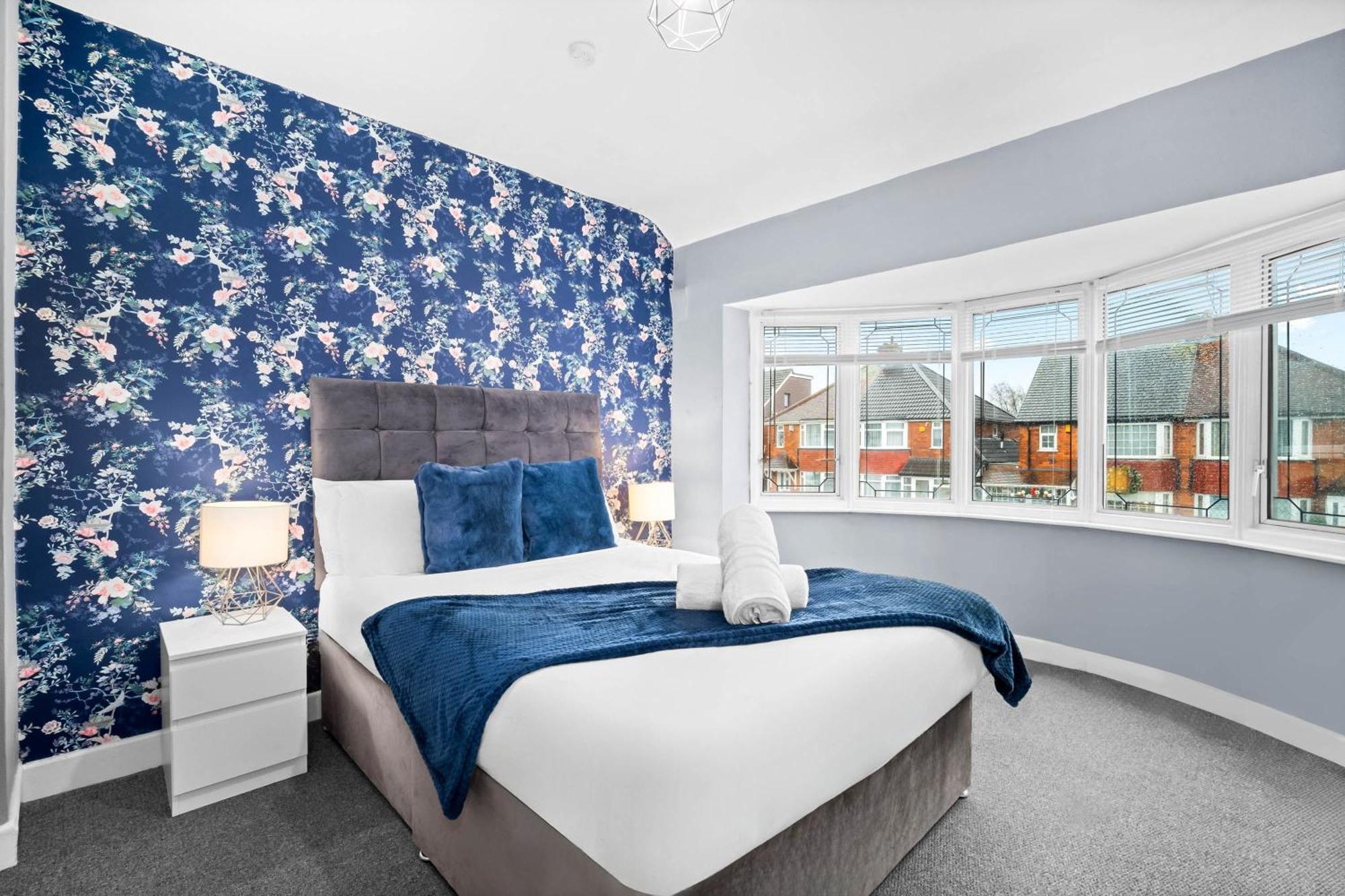 Stylish 3 Bedroom House - Parking - Garden - Great Barr - Netflix - Rated -121j *