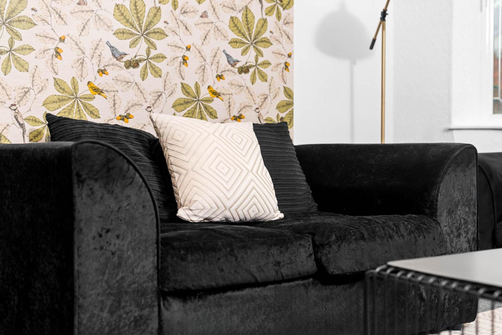 Stylish 3 Bedroom House - Parking - Garden - Great Barr - Netflix - Rated -121j *
