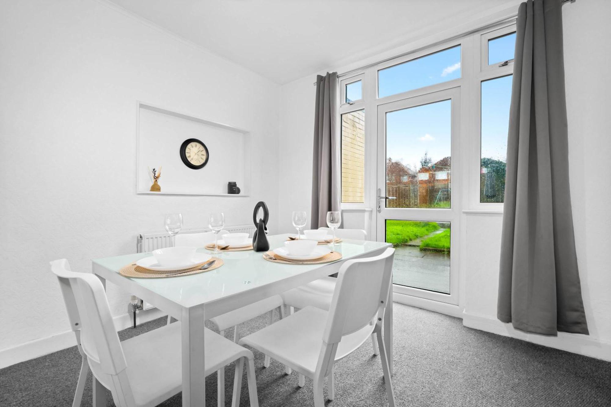 Stylish 3 Bedroom House - Parking - Garden - Great Barr - Netflix - Rated -121j