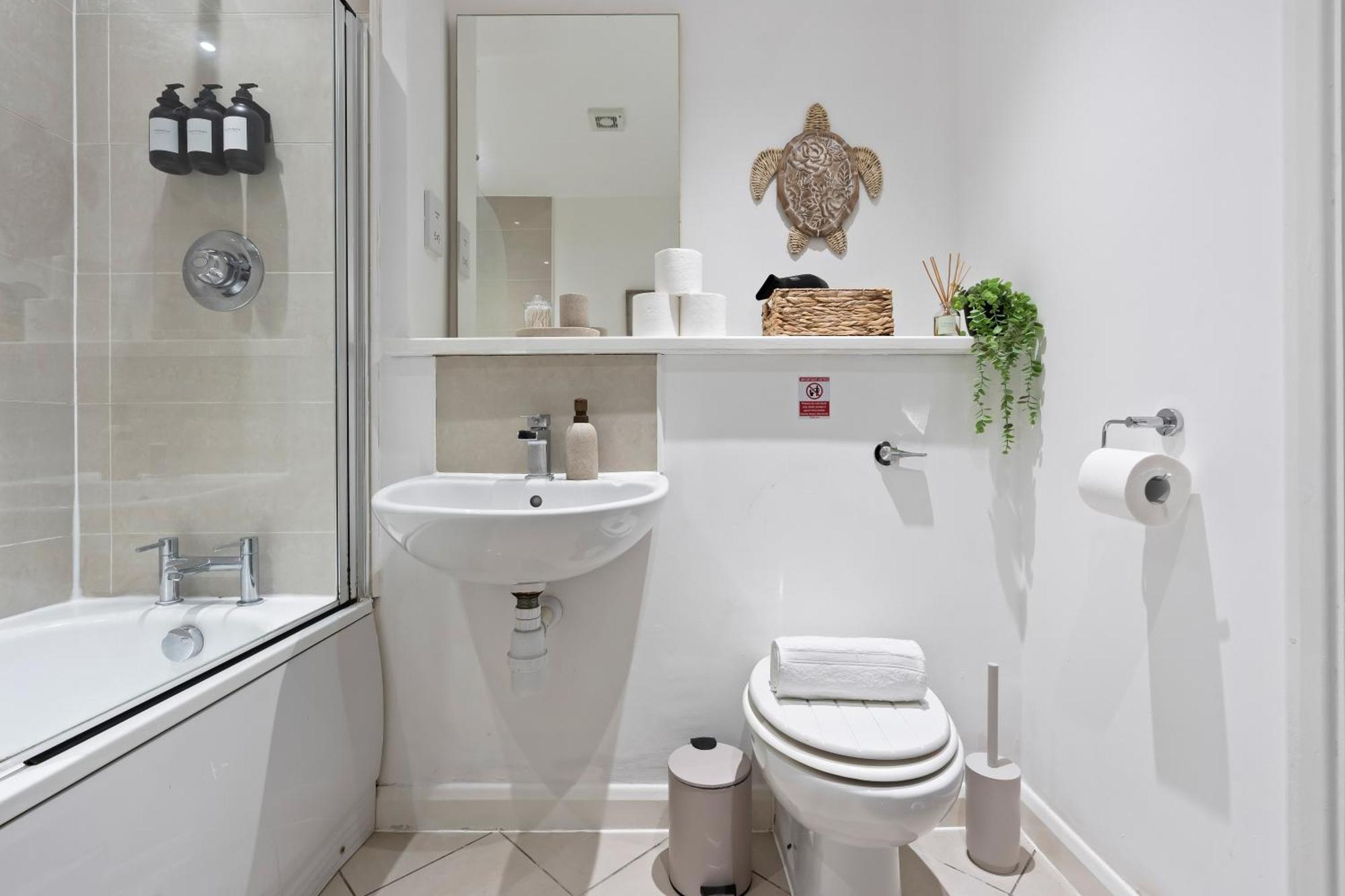 The Paragon Suite, Sleeps 3, Centre, By Broad Street, New Street Station, Bullring And Grand Apartment Birmingham