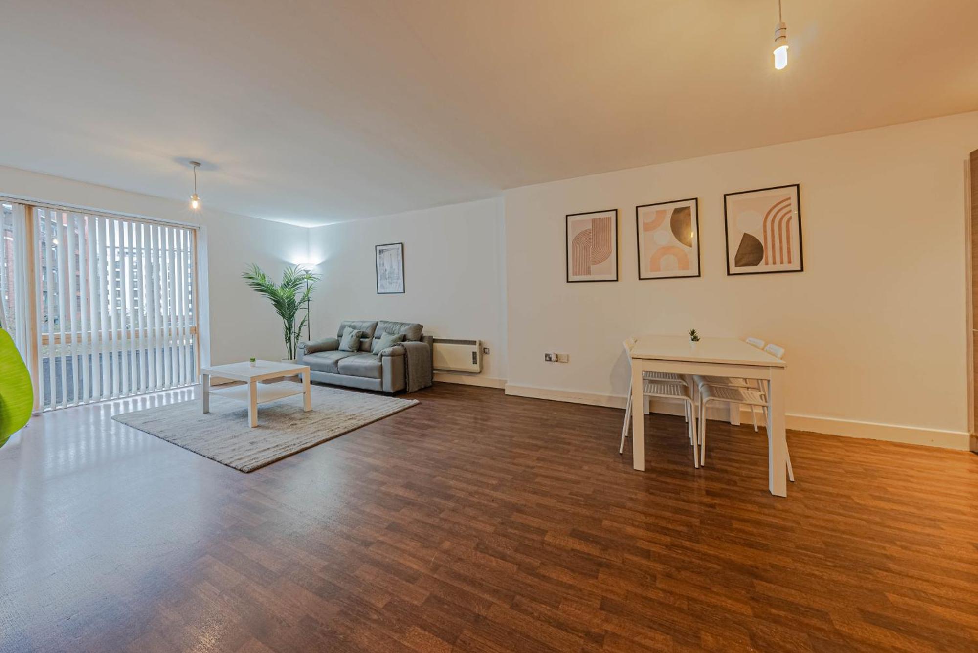 Centre Modern One Bedroom Free Gated Parking * Birmingham