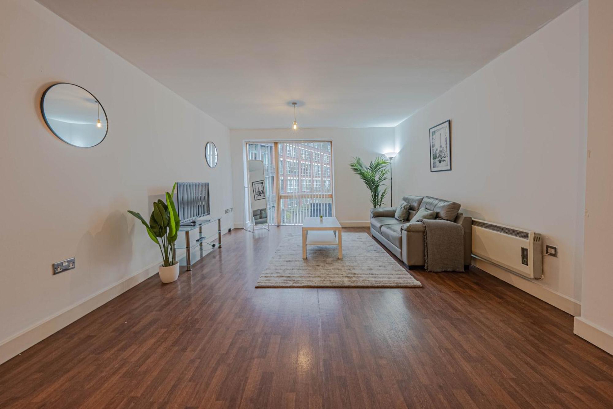 Apartment Centre Modern One Bedroom Free Gated Parking *