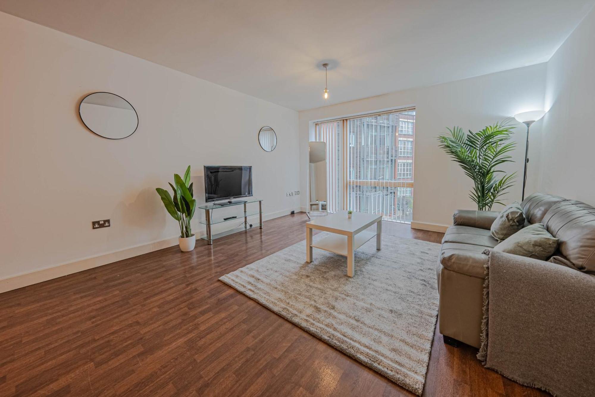 Centre Modern One Bedroom Free Gated Parking Apartment