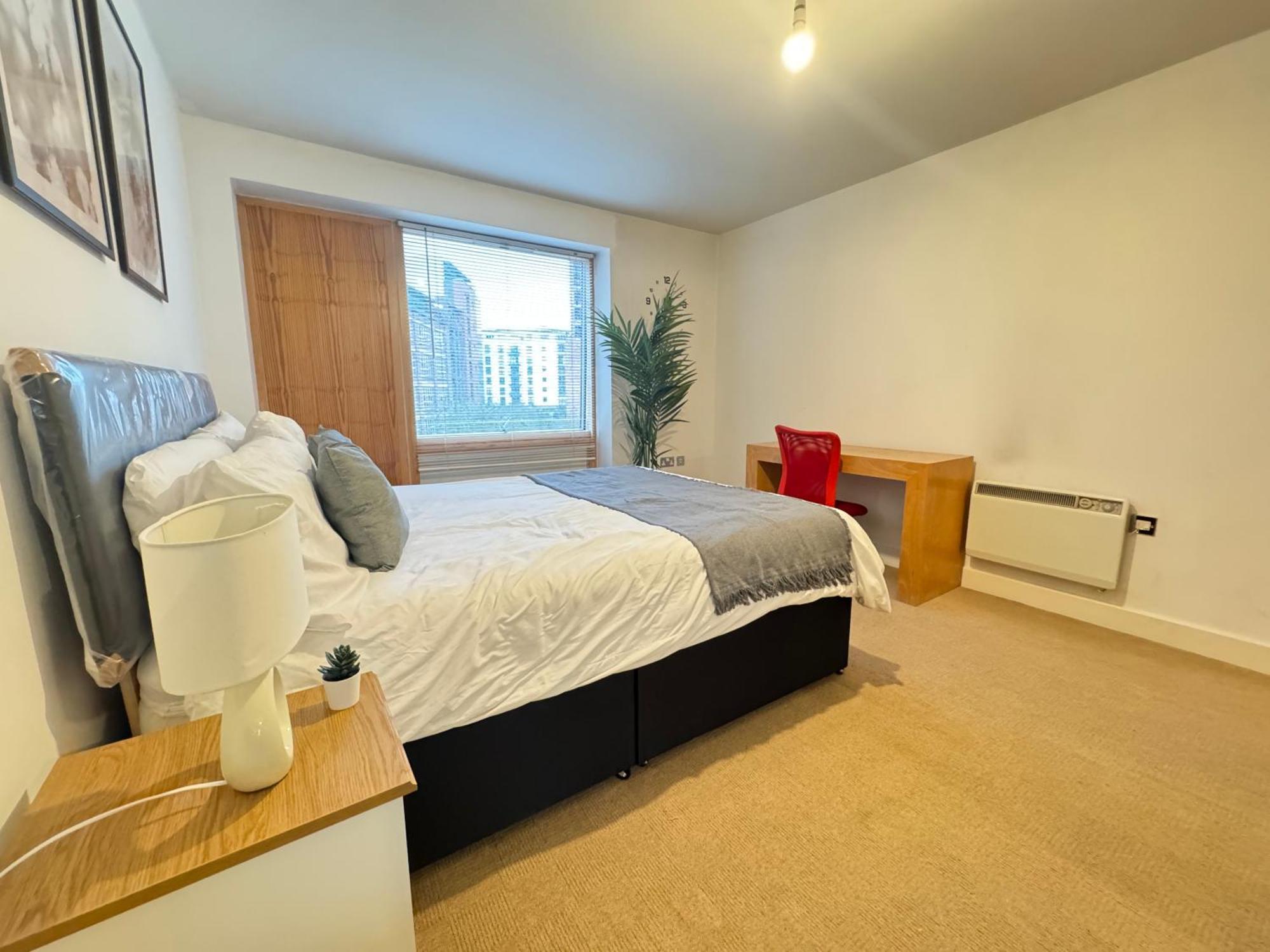 Apartment Centre Modern One Bedroom Free Gated Parking *