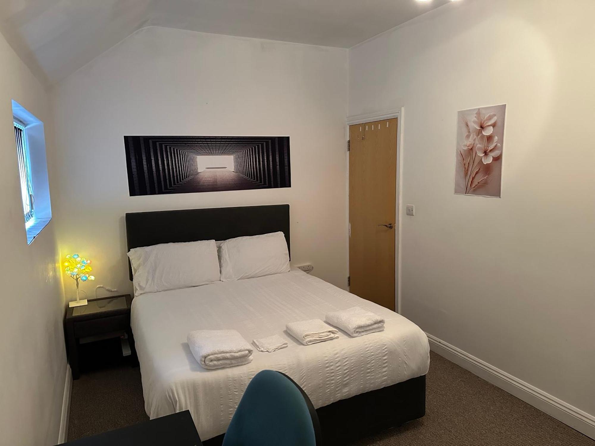 Stunning Center - Sleeps 4 - Free Parking, Netflix, Prime, *