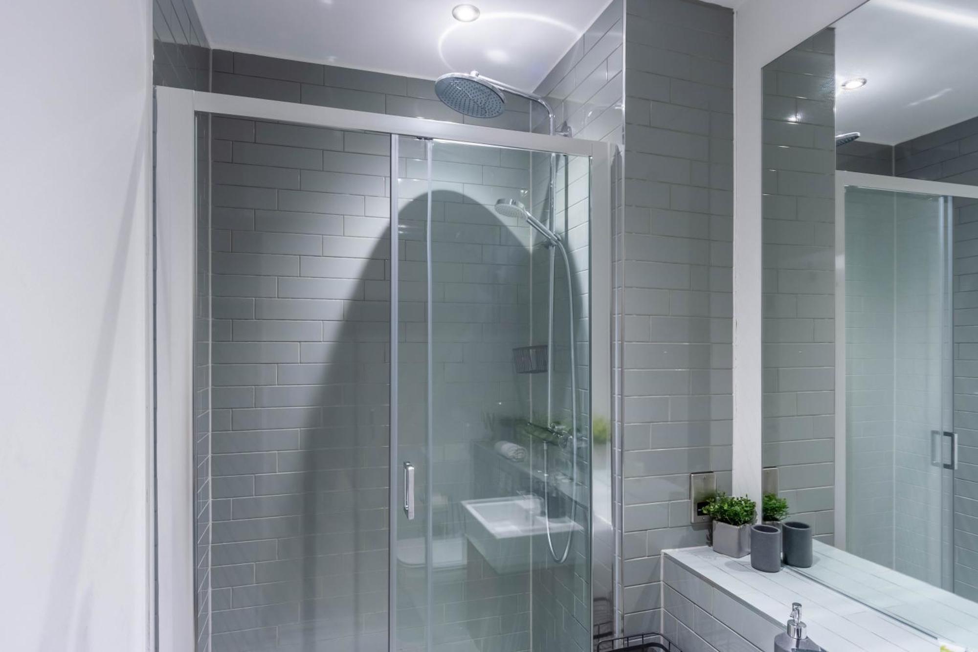 Apartment Professionals, Centre, Parking, Superstore Nearby Birmingham