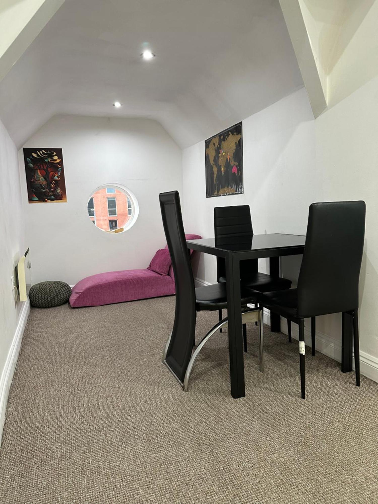 Stunning Center - Sleeps 4 - Free Parking, Netflix, Prime, Birmingham