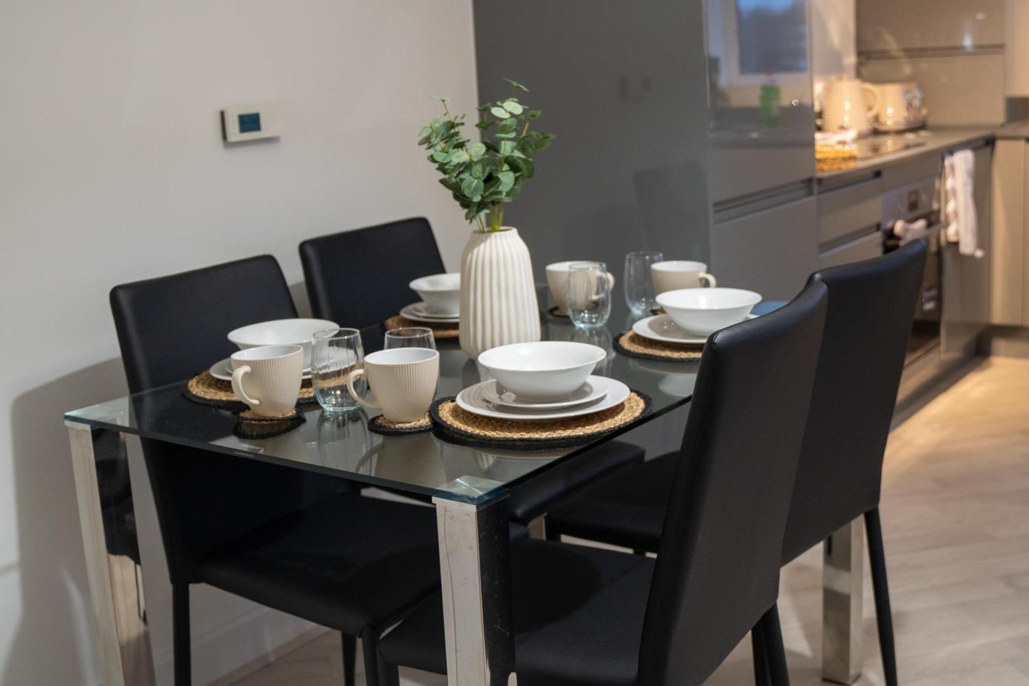 Glory Homes- Centre , Sleeps 7 With Parking & Wifi Apartment