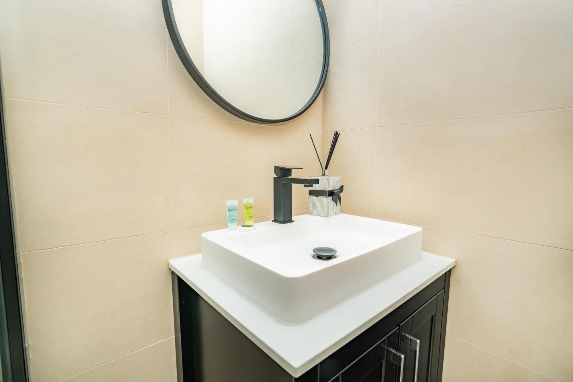 Modern And Spacious 2 Bed In Apartment Birmingham