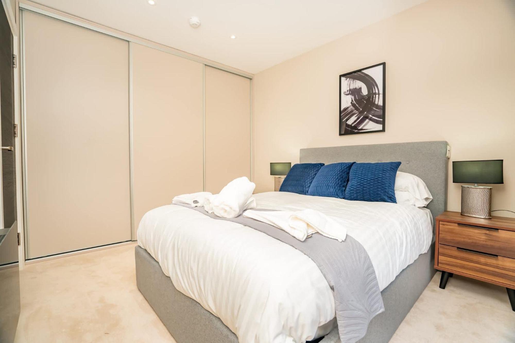 Modern And Spacious 2 Bed In Apartment