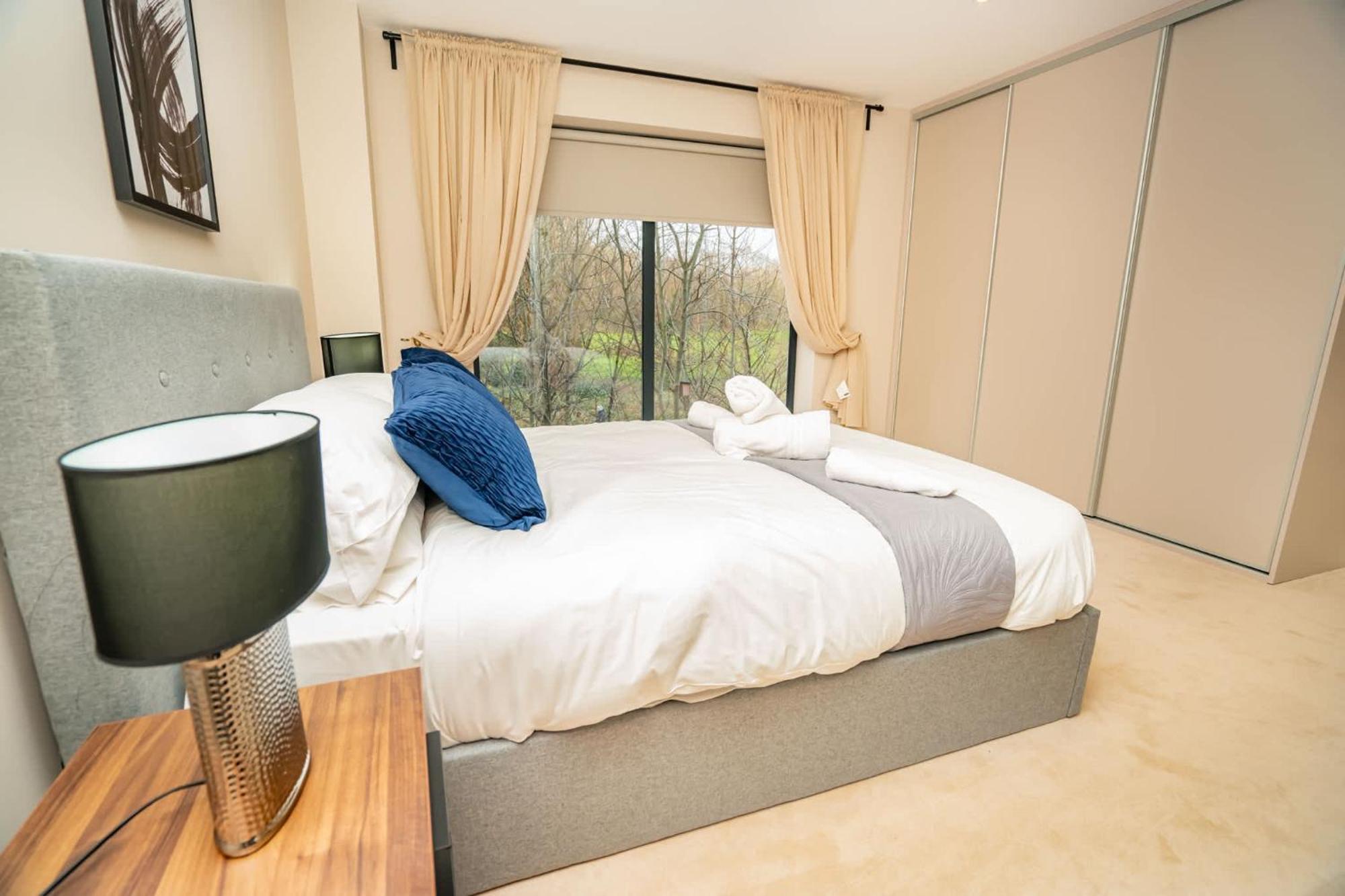 Apartment Modern And Spacious 2 Bed In *