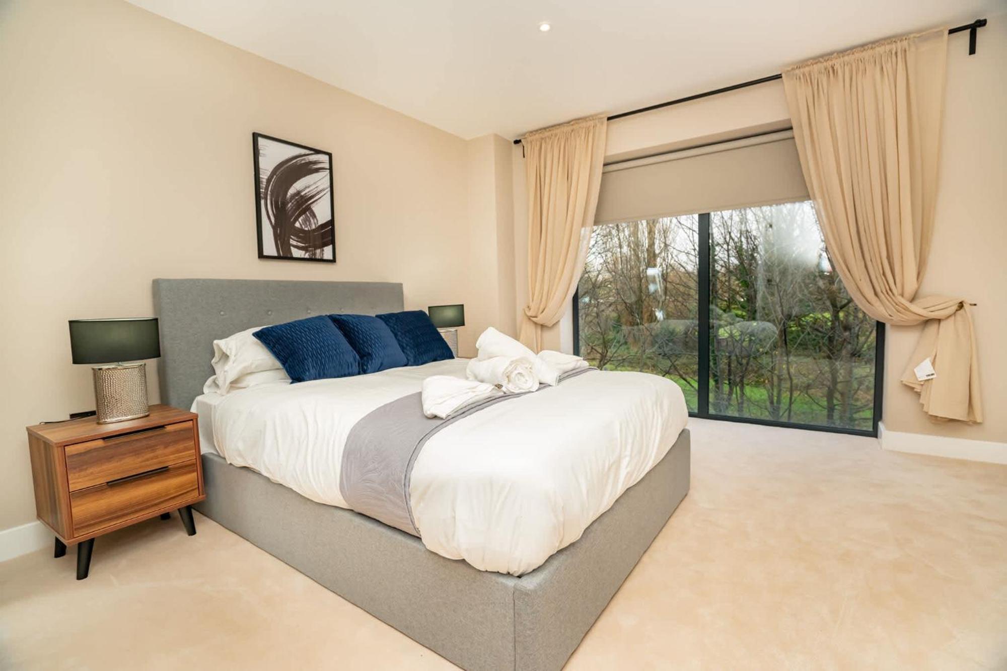 Modern And Spacious 2 Bed In *