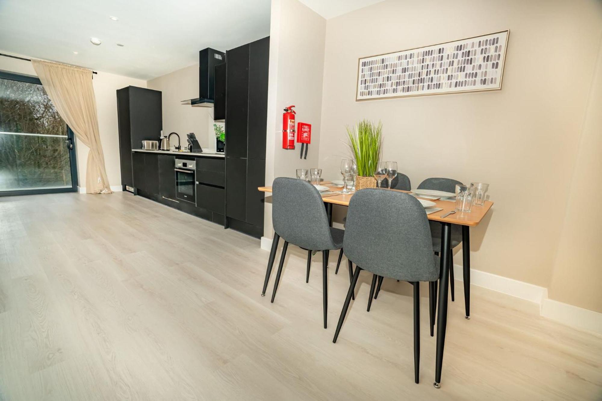 Modern And Spacious 2 Bed In Apartment