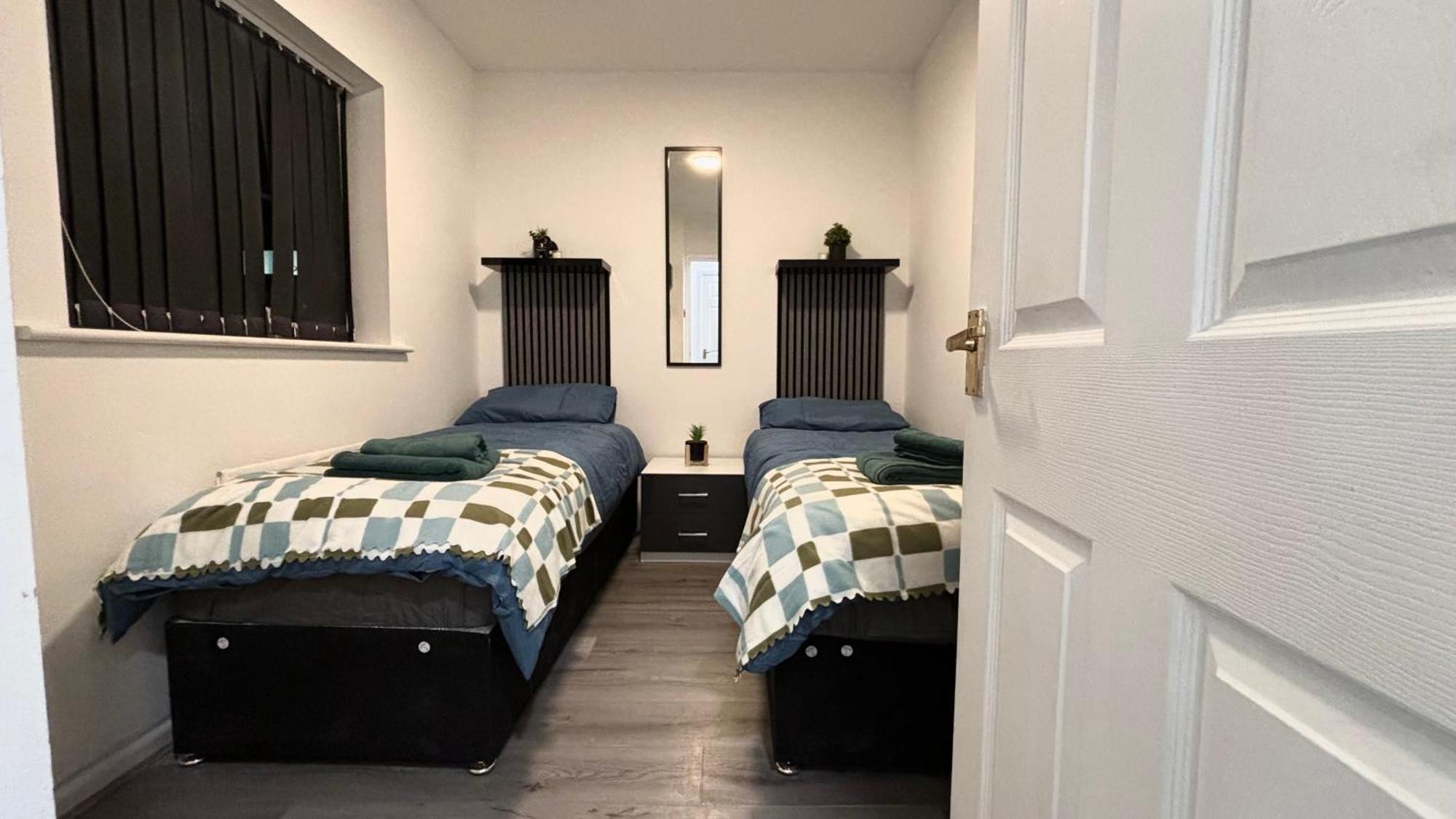 Modern 2-bed House By City Centre & Knighthead Park W- Off Street Parking *