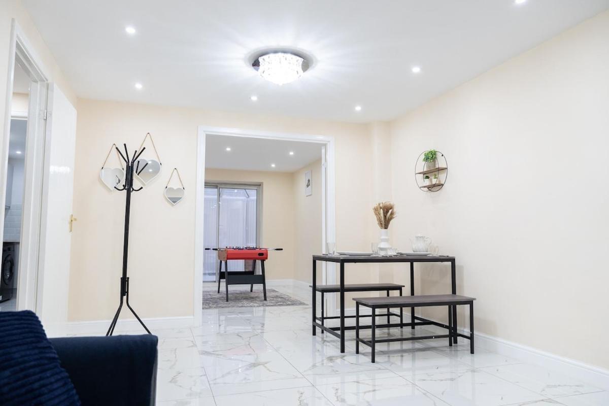 Entire Stylish House-games Room-6 Guests Capacity