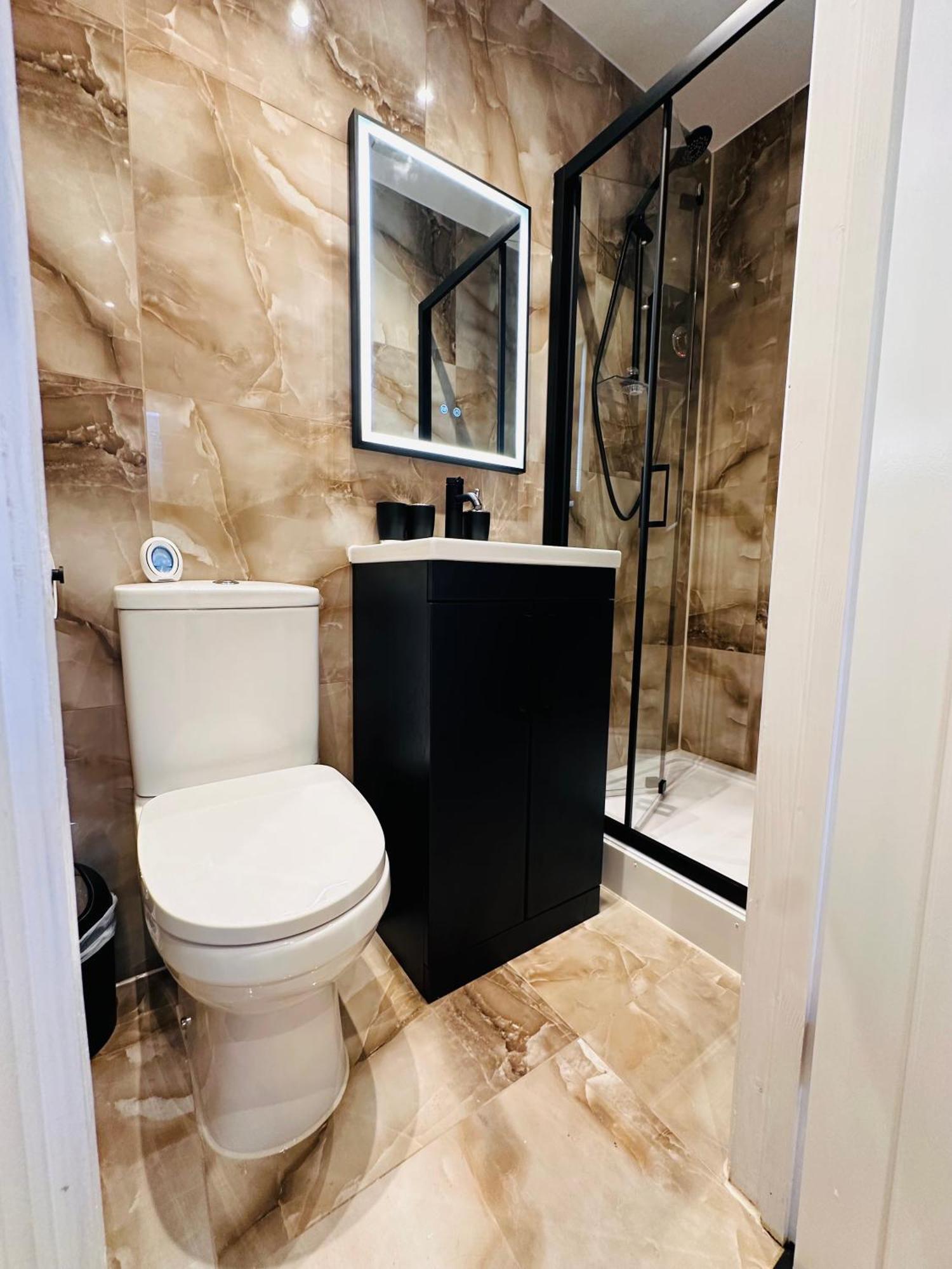 R5 - Luxurious Private With Kitchenette Near Qe Hospital Harborne Guest house Birmingham