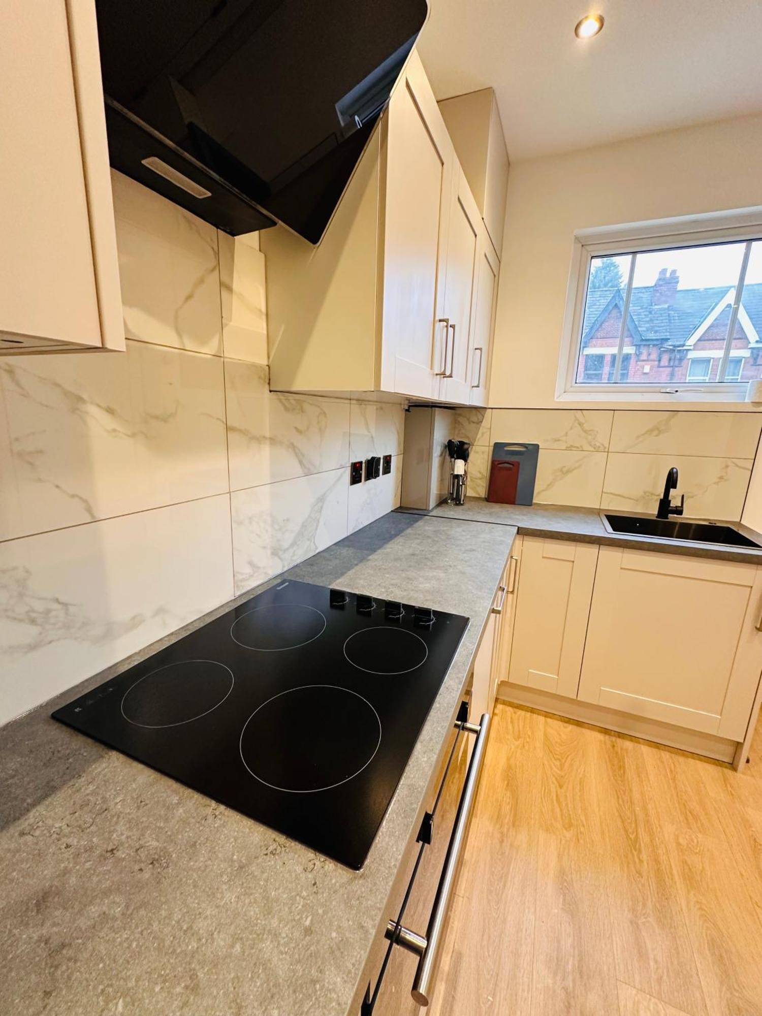 Guest house R5 - Luxurious Private With Kitchenette Near Qe Hospital Harborne