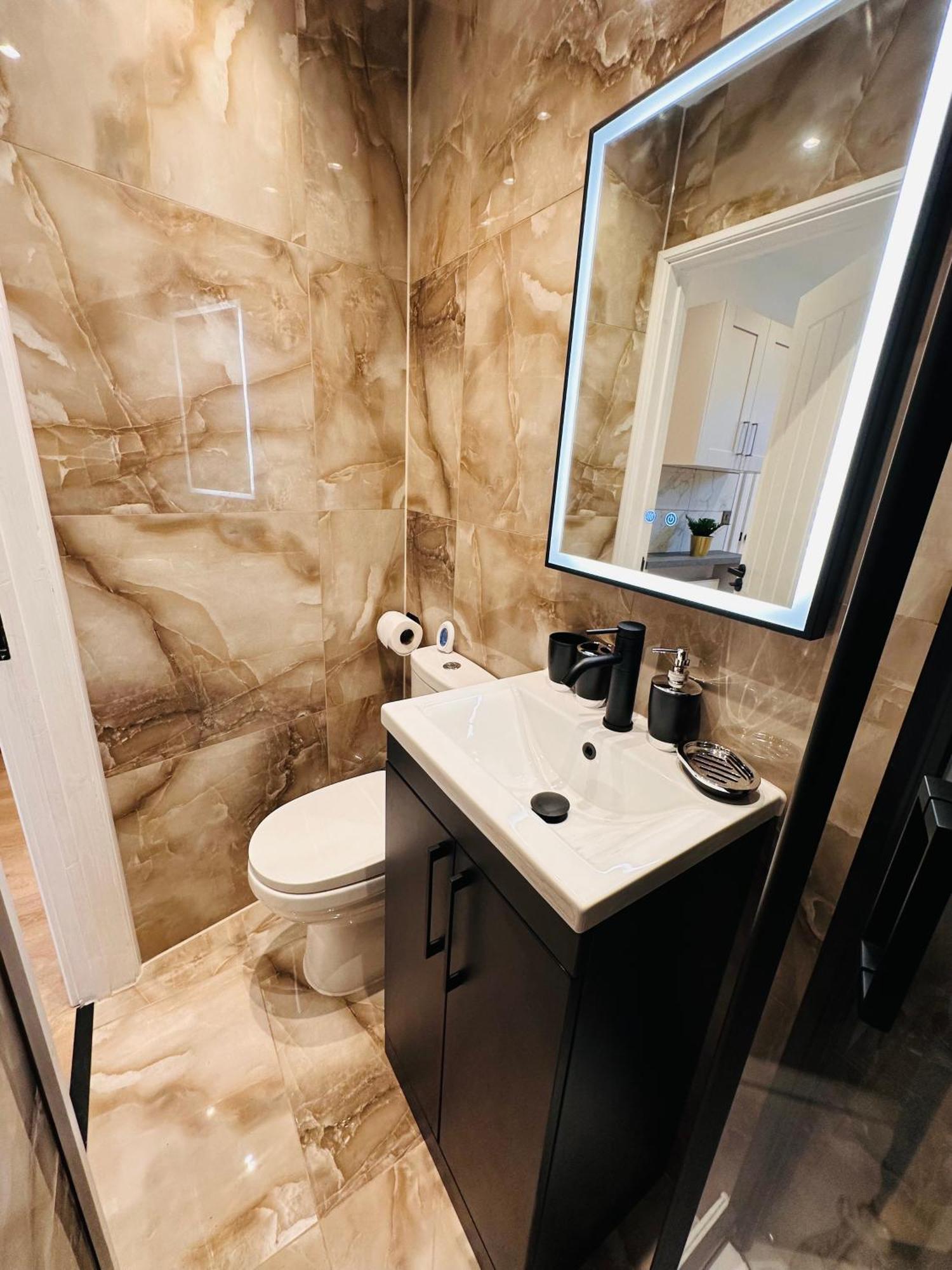 Guest house R5 - Luxurious Private With Kitchenette Near Qe Hospital Harborne *