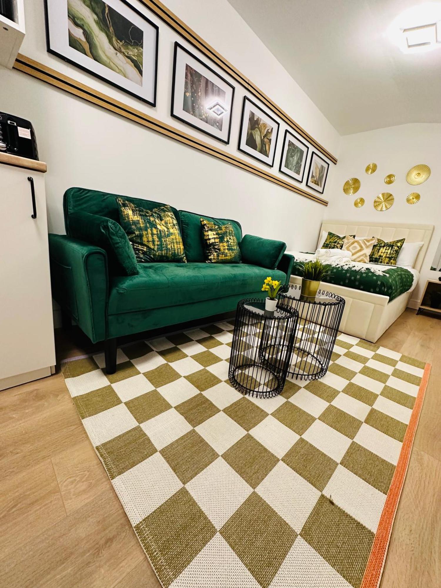 R5 - Luxurious Private With Kitchenette Near Qe Hospital Harborne Guest house