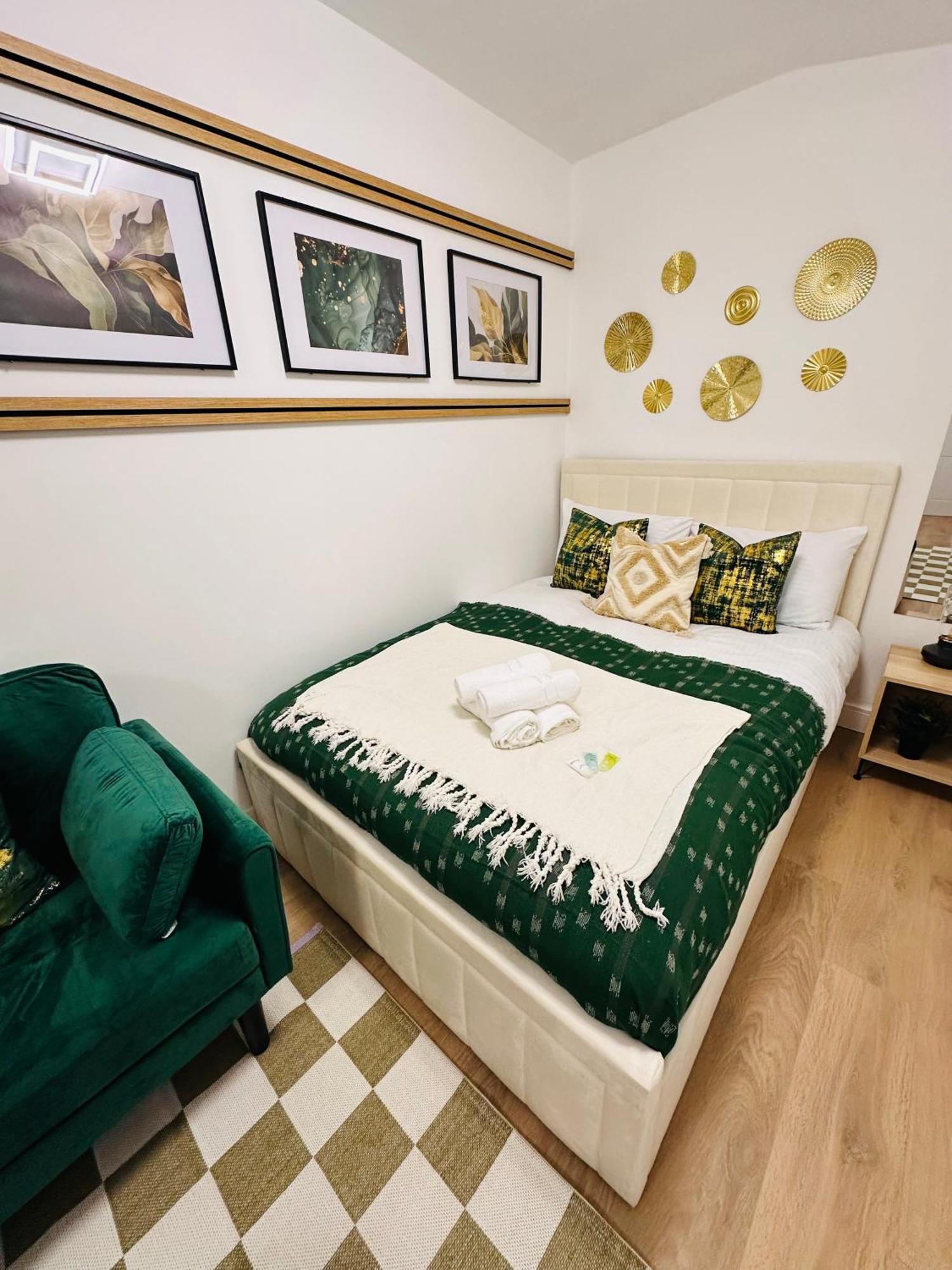 Guest house R5 - Luxurious Private With Kitchenette Near Qe Hospital Harborne