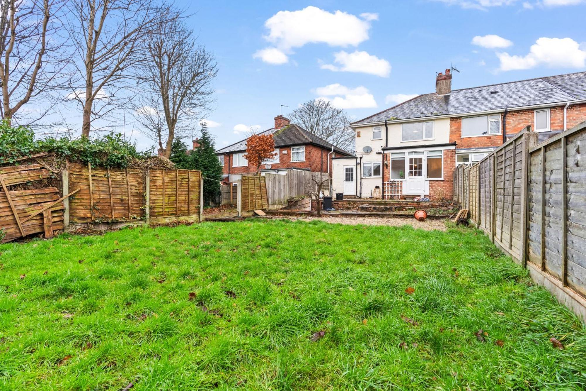 Spacious Contractor House 3 Bed B23 Free Parking & Wifi