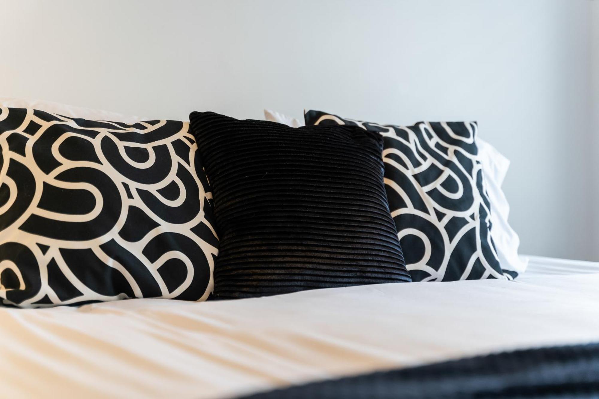 Villa Spacious Contractor House 3 Bed B23 Free Parking & Wifi *