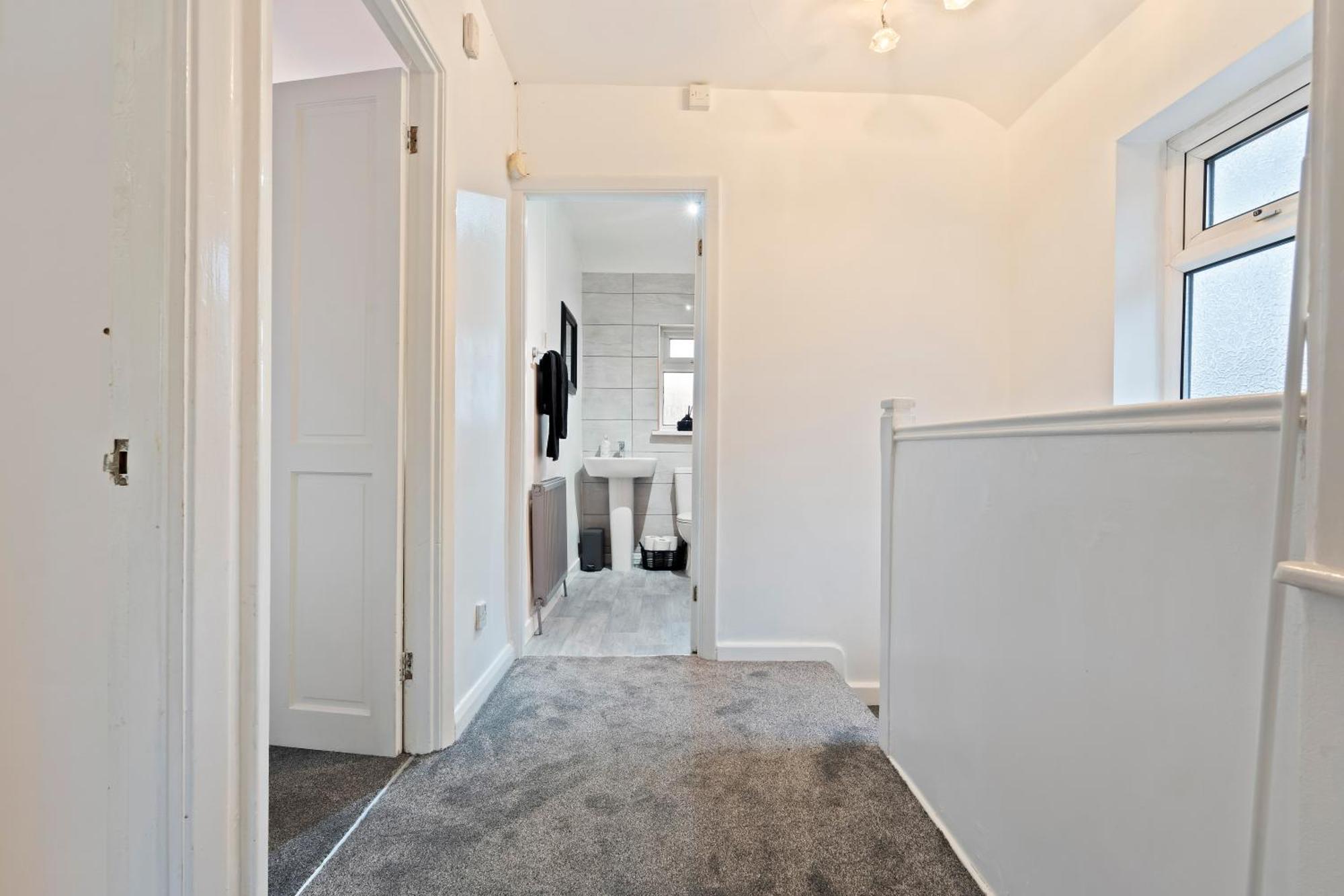Spacious Contractor House 3 Bed B23 Free Parking & Wifi Birmingham