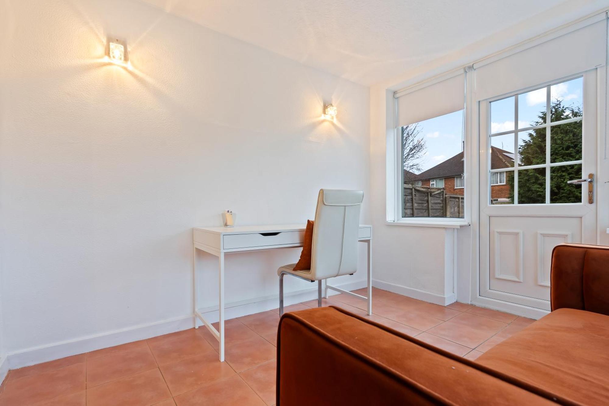 Spacious Contractor House 3 Bed B23 Free Parking & Wifi Villa Birmingham